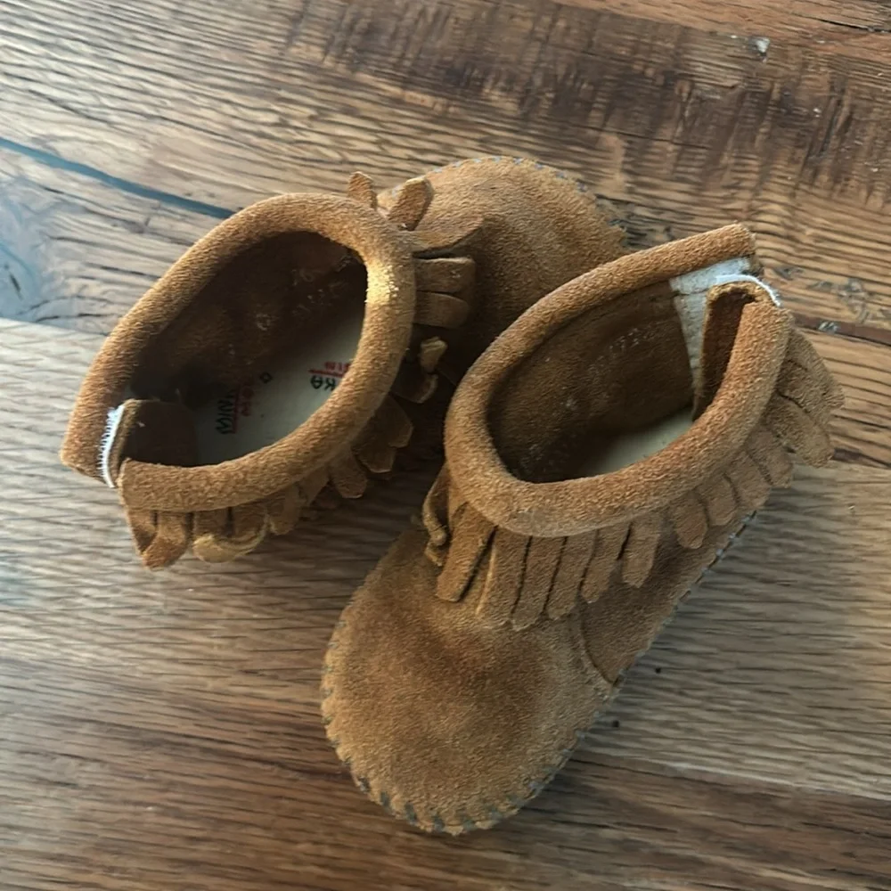 Minnetonka Fringe Back Flap Booties size 3